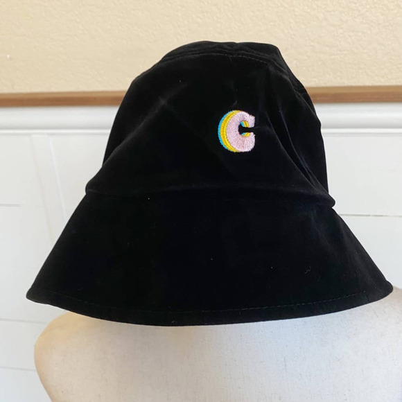 CIDER INDULGE IN VELVET BLACK BUCKET HAT SUPER SOFT SIZE 7 1/4 - 7/38 NWT - Picture 1 of 7
